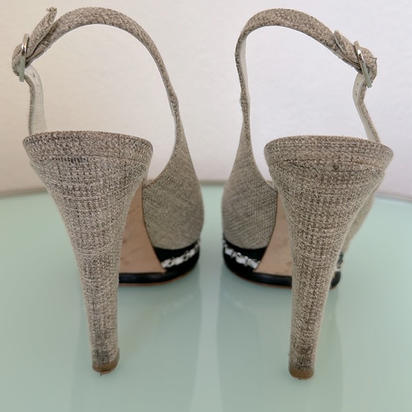 Chanel Designer 38 1/2 Tan Canvas Leather White Chain Platform Shoes 4.5 “ Heel - Picture 4 of 12